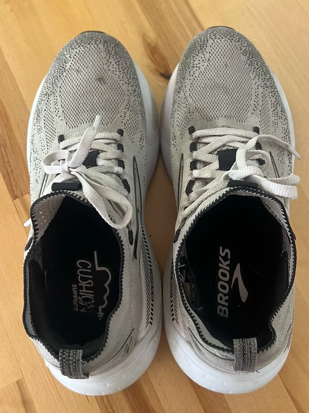 Brooks Glycerin GTS Light Gray Running Shoes Women’s 8.5